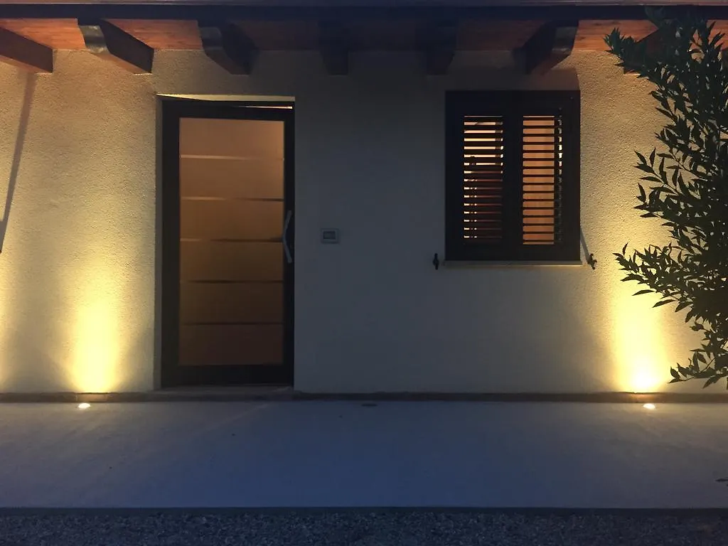 別荘 バルチェッローナ・ポッツォ・ディ・ゴット Casale Mediterraneoヴィラ イタリア